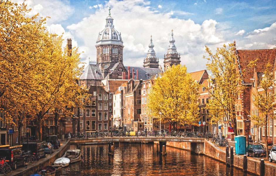 Amsterdam in autumn with colorful foliage, showing the best time to visit the Van Gogh Museum