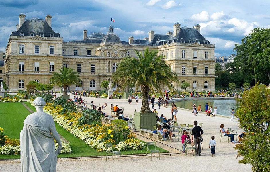 Family picnic and playground at Luxembourg Gardens in Paris