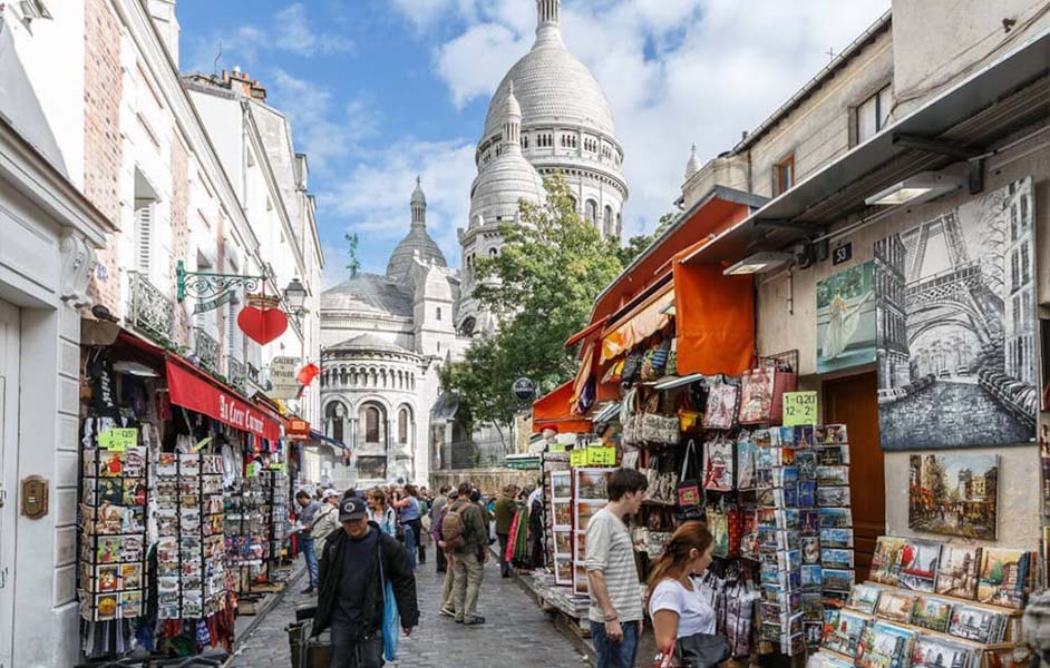 Family-friendly walking tour of Montmartre, Paris with kids